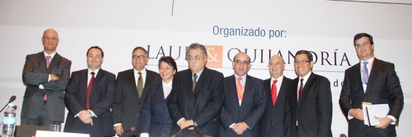 Participantes del Bloque IV junto a Anthony Laub y Jaime Quijandría